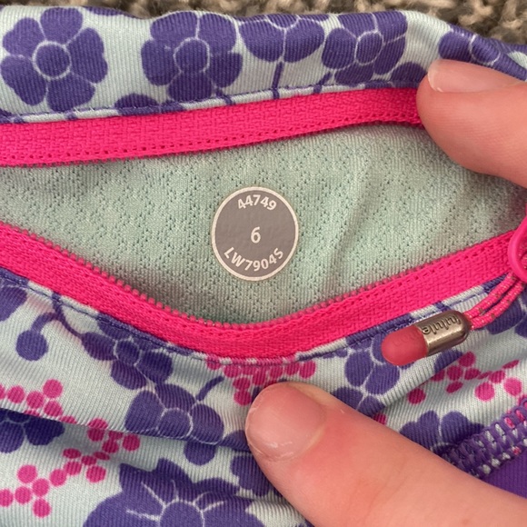 SIZE 6- LULULEMON SHORTS - Picture 3 of 6